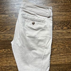 American Eagle women’s skinny khaki pants size 4